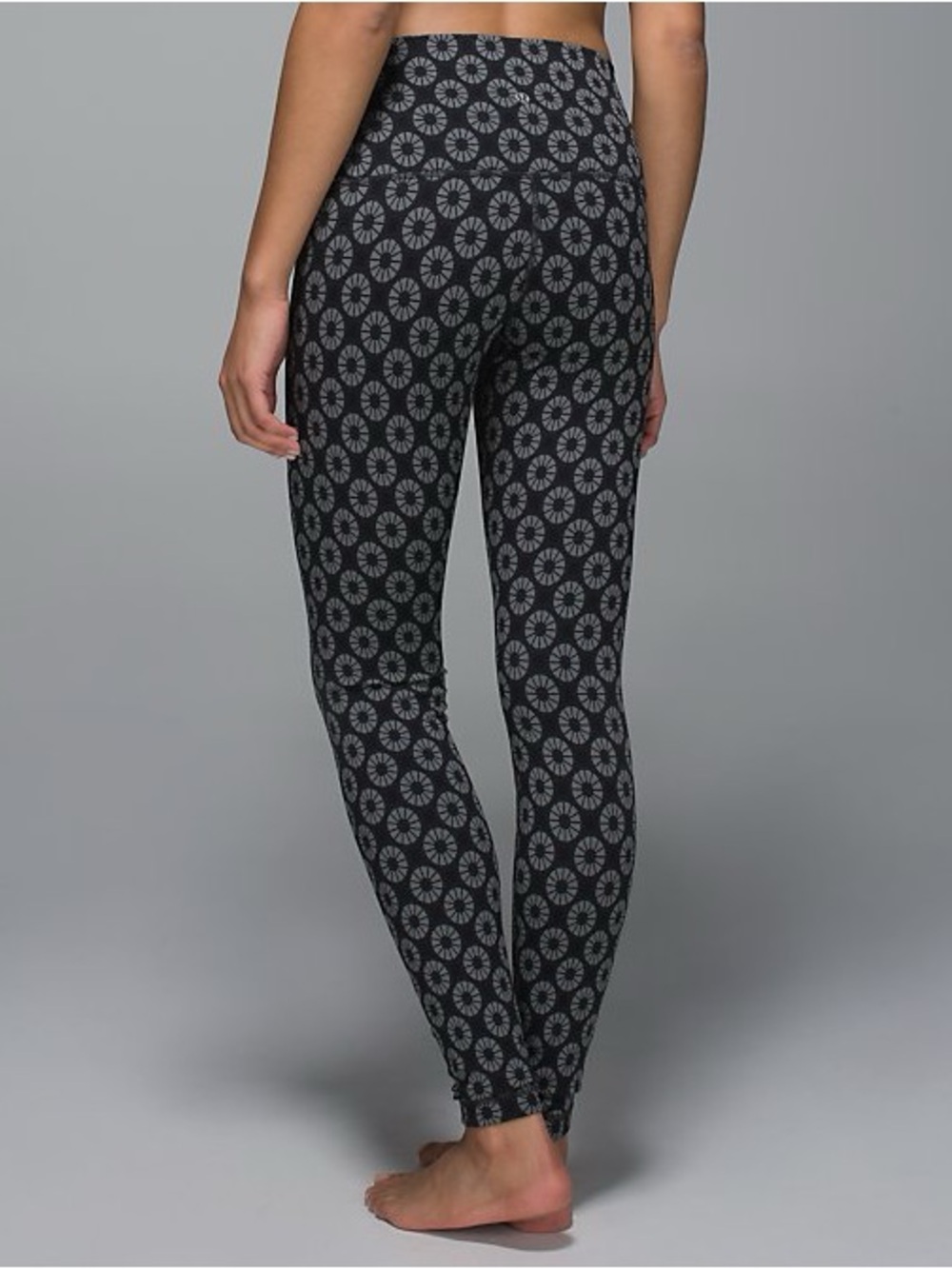 Lululemon size 2 High-Rise Patterned Black & Gray Leggings